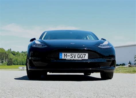 Das Tesla Model 3 setzt im ADAC Test in vielerlei Hinsicht Maßstäbe für Elektroautos. Anfang 2023 sind die Preise gesenkt worden – eine Kampfansage an die E-Auto-Konkurrenz. Ab September 2023 ist das überarbeitete Model 3 zu haben: Infos zum Facelift. Top: Exzellenter Antrieb, sehr gute Reichweiten. . Tesla erfahrungen